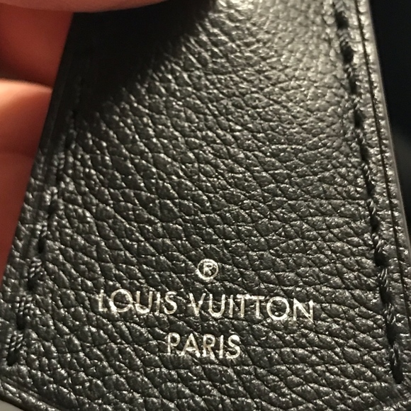 Louis Vuitton MYLOCKME Studs Like NEW - Picture 5 of 8